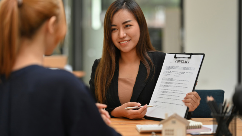 Chọn nghề ổn định cho nữ trước khi quyết định học hoặc chuyển việc