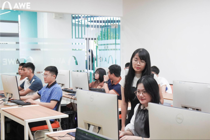 AWE có chính sách hỗ trợ trọn đời dù học viên đã ra trường