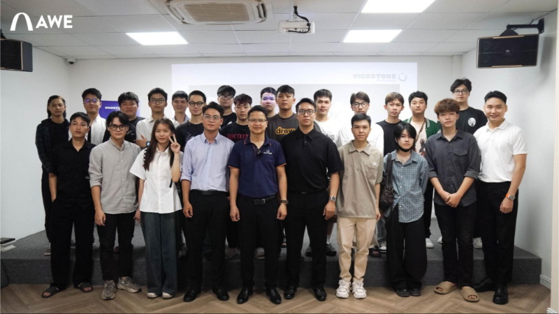 hoc-vien-lam-quen-voi-moi-truong-thuc-te