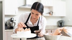 Làm nghề đầu bếp - làm bánh nếu không học đại học