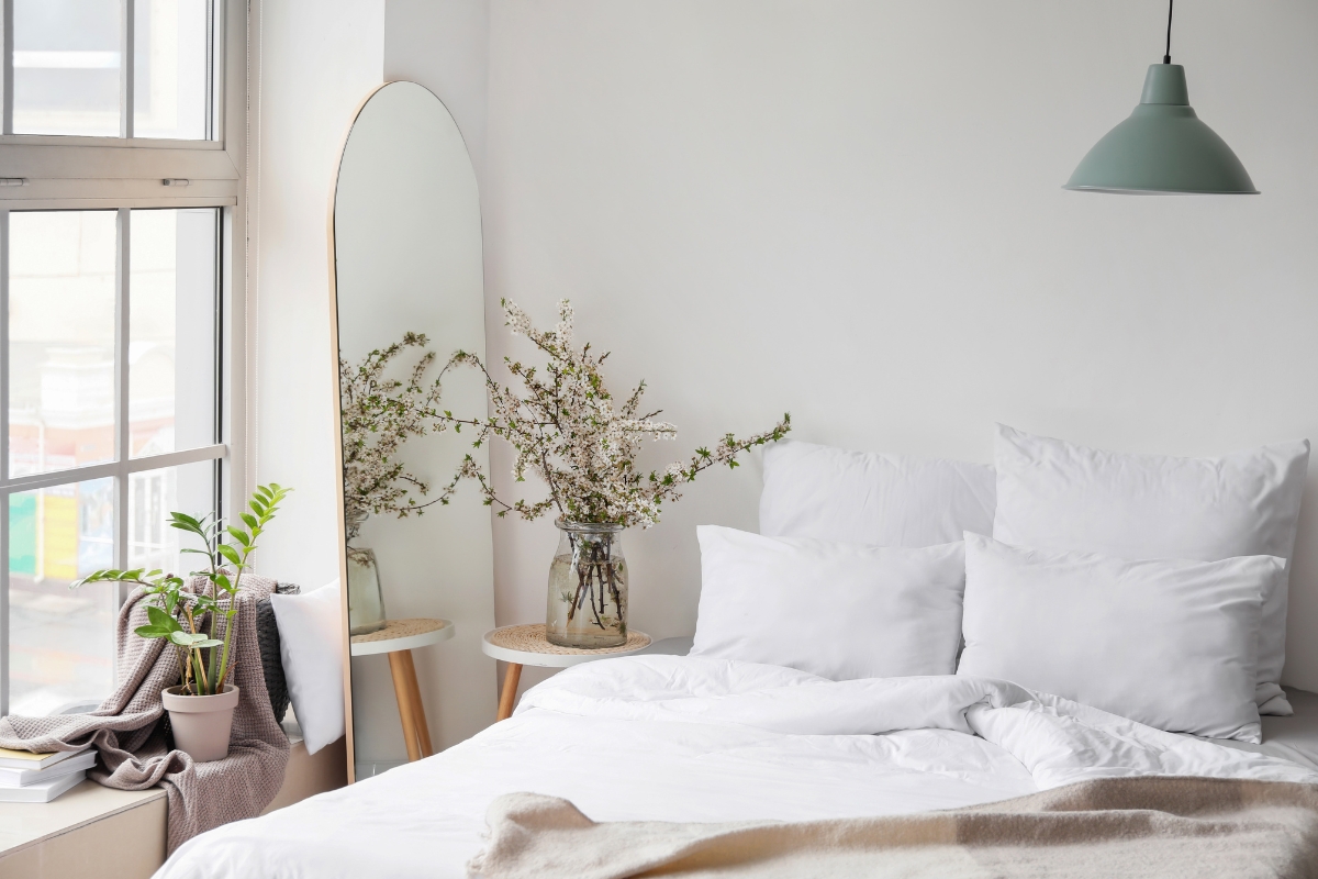 Cách hóa giải gương chiếu vào giường ngủ tránh điều kiêng kỵ