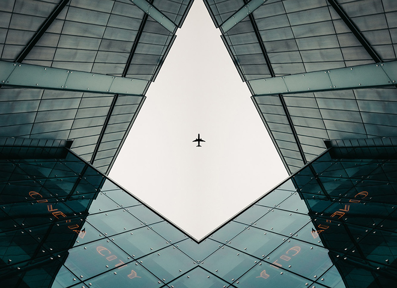 Yếu tố nào quyết định đến bố cục đối xứng?