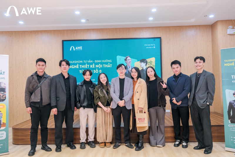 Diễn giả đến từ Decox Signature chụp ảnh lưu niệm cùng đội ngũ nhân sự