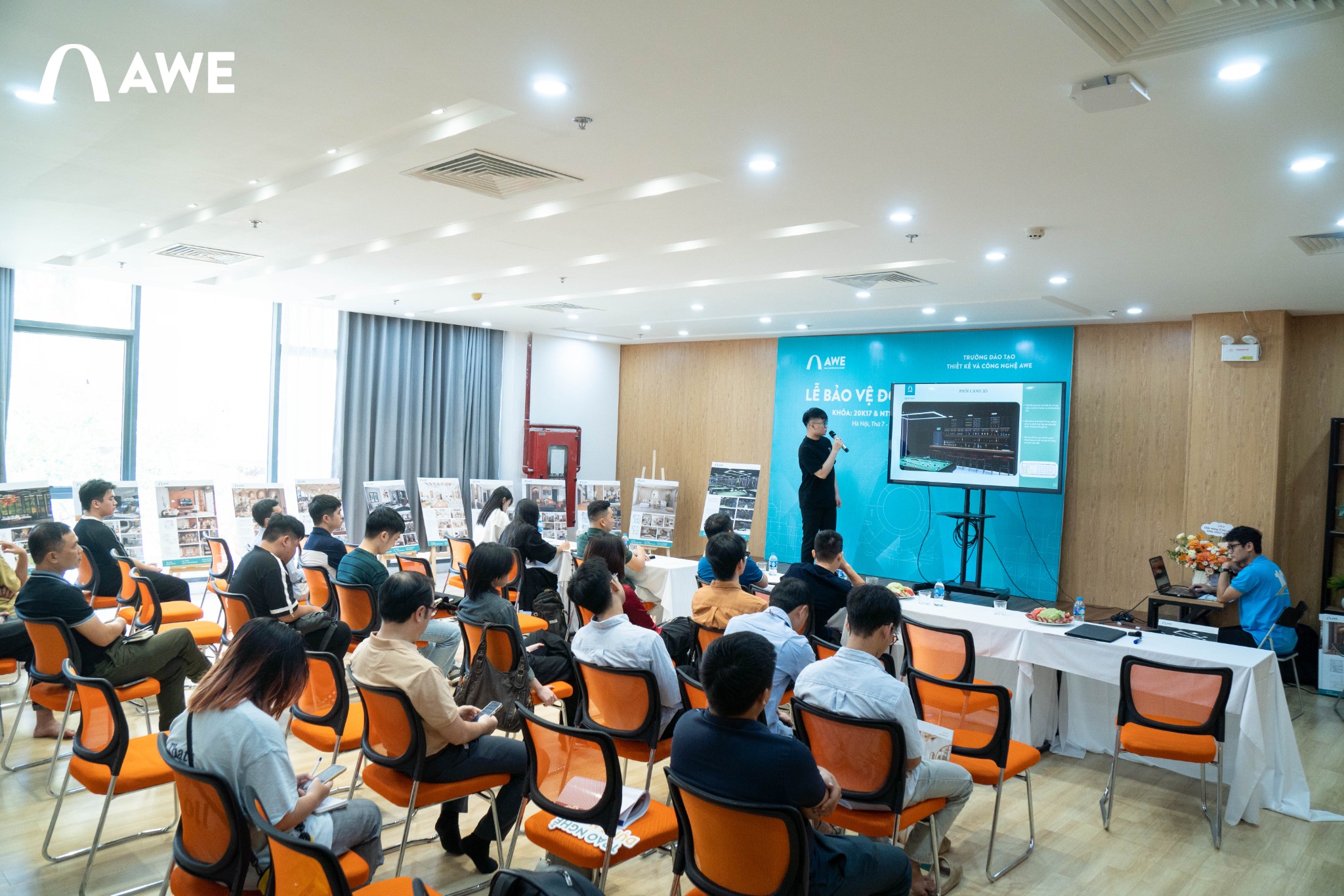 Học viên bảo vệ đồ án